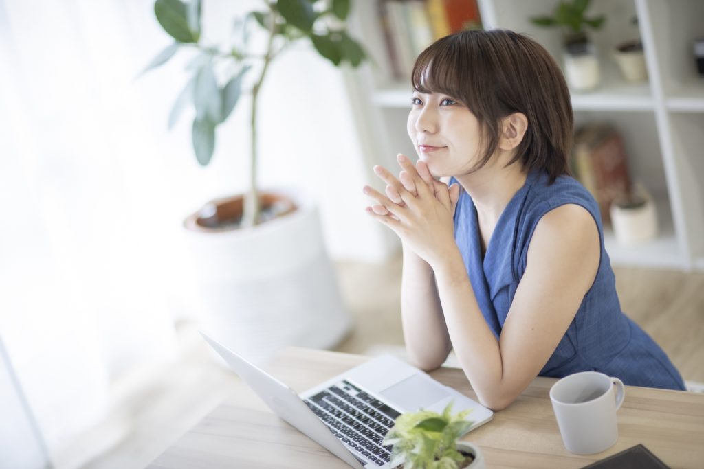 HDDを認識できるようになって安心している女性