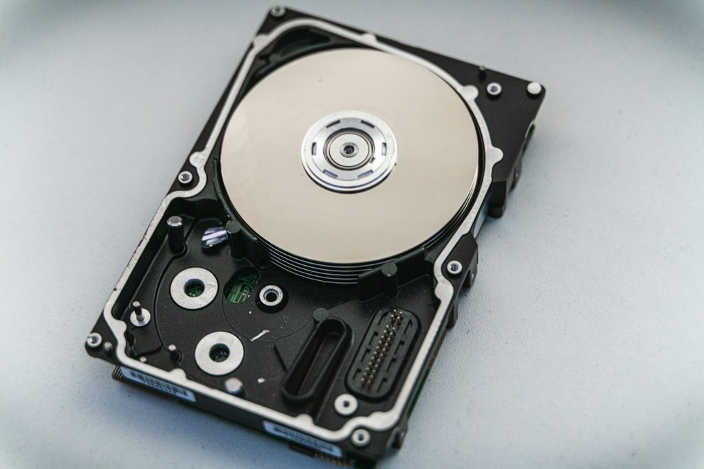 寿命を迎えた分解されたHDD
