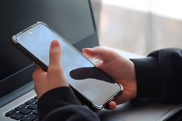 スマホでHDDのデータ復旧事例を確認する