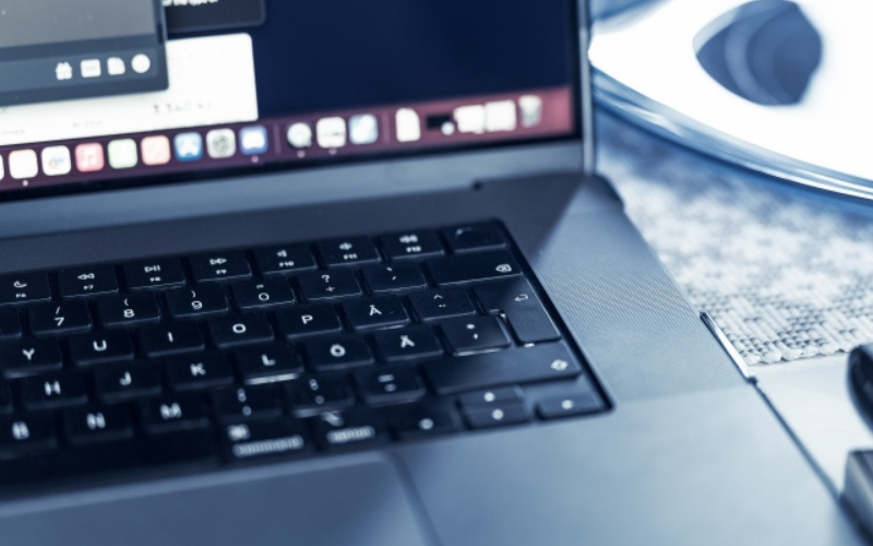 外付けHDDを認識しないときにMacのFinder設定を確認するイメージ