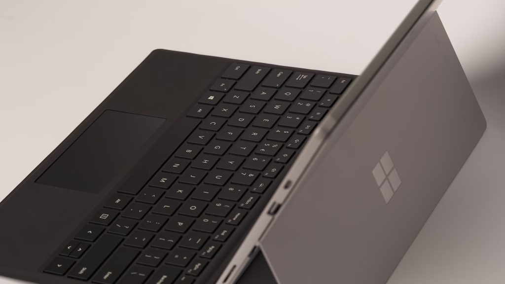 HDDが認識するが読み込めないときにWindowsの設定を確認している様子