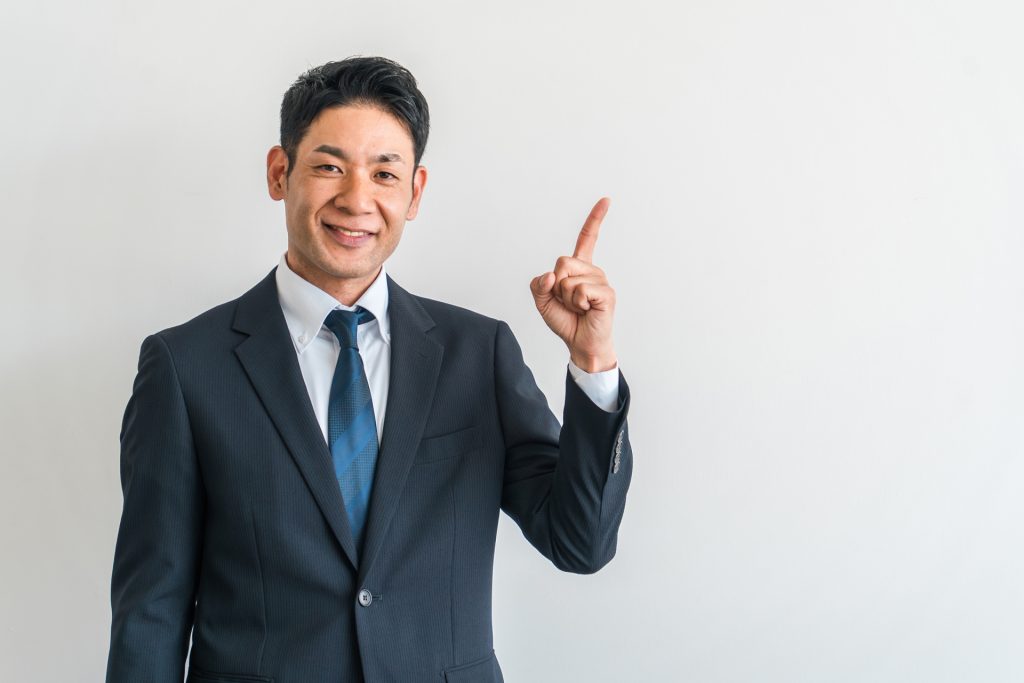 初心者におすすめのSSD復旧ソフトを紹介する男性
