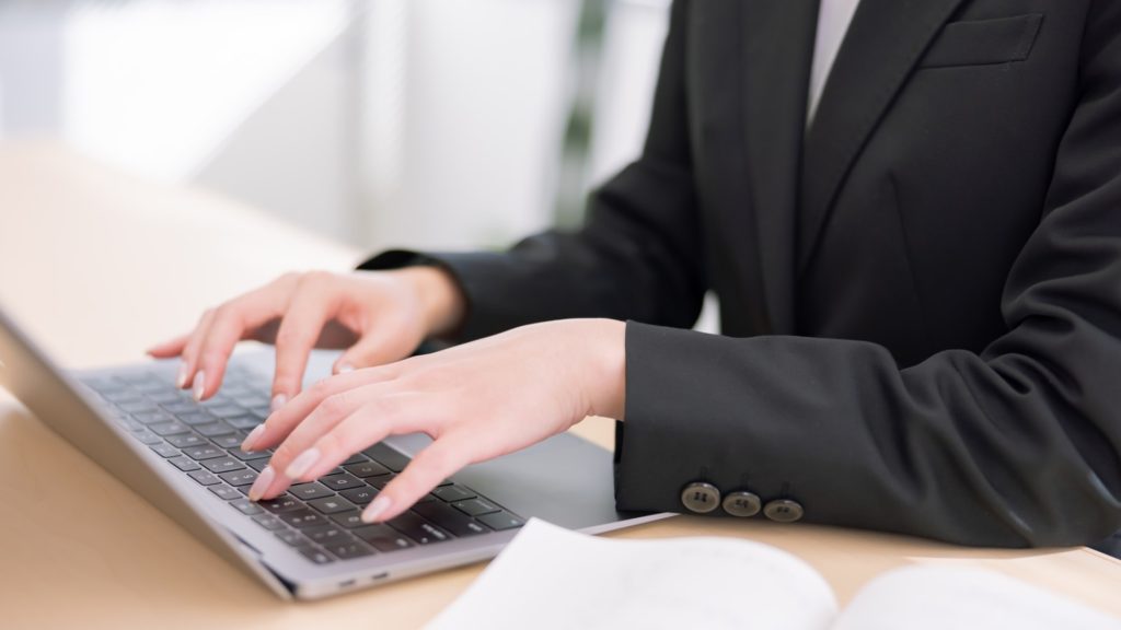 RAIDデータ復旧のためにデータの安全性を確保しながら復旧進める方法を探している様子を示す。