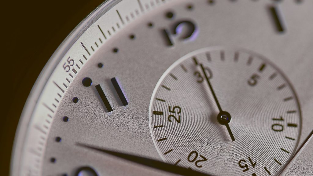 RAID6は二重パリティを使用するため、復旧作業に時間がかかる傾向があることを示す。