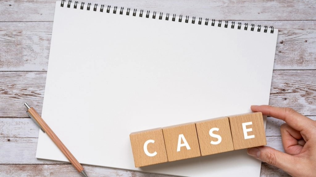 自力でのHDDデータ取り出しが難しいケースの具体例。物理障害や重度のシステムエラーなど、専門業者への依頼を推奨する判断基準をまとめたイメージ