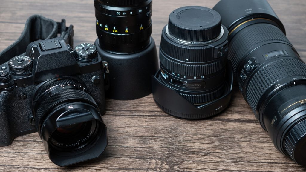 カメラ機材の故障やデータ復旧が必要になる主な原因と複数のレンズ・本体