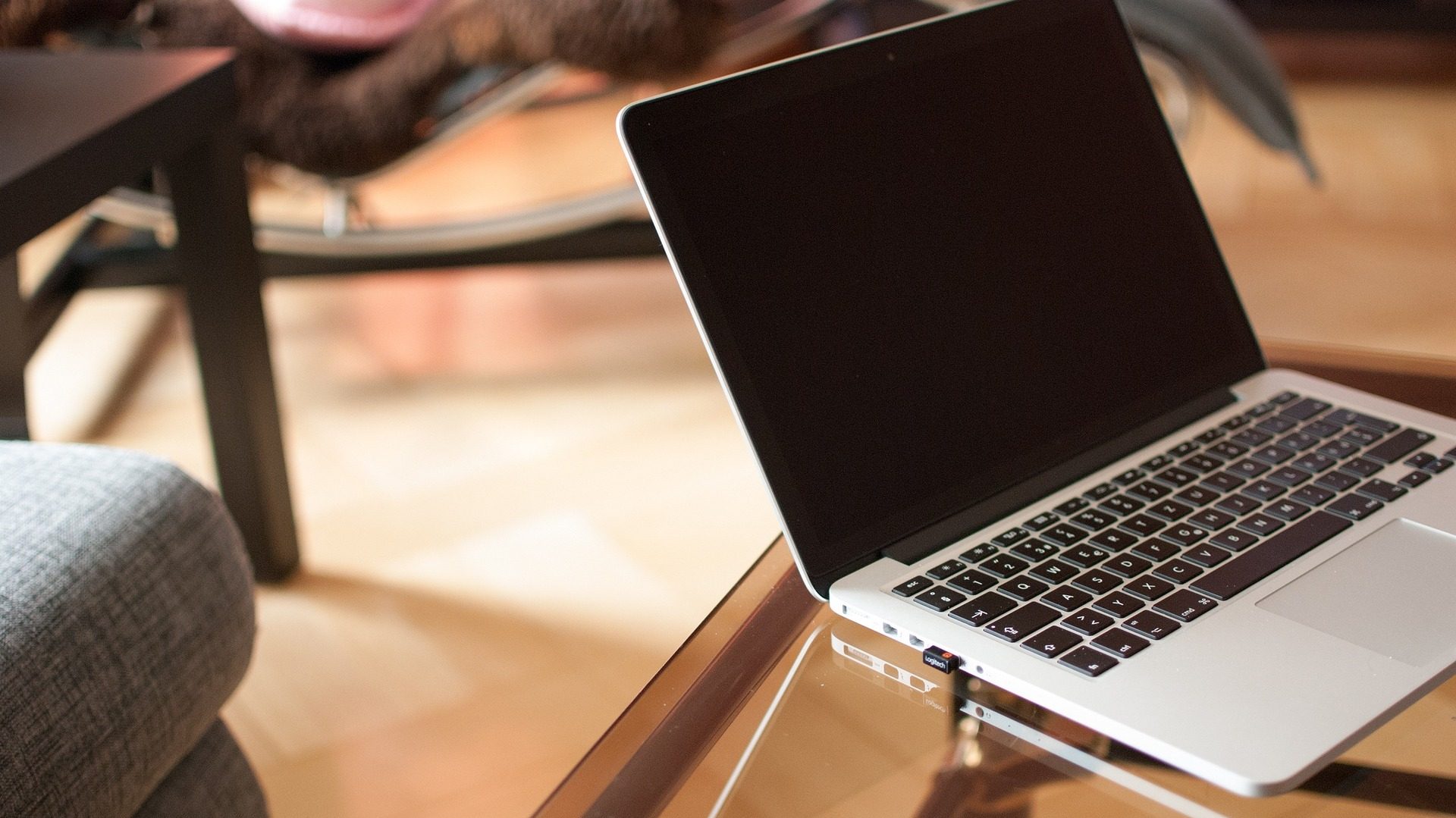 電源のオン・オフを繰り返したパソコン