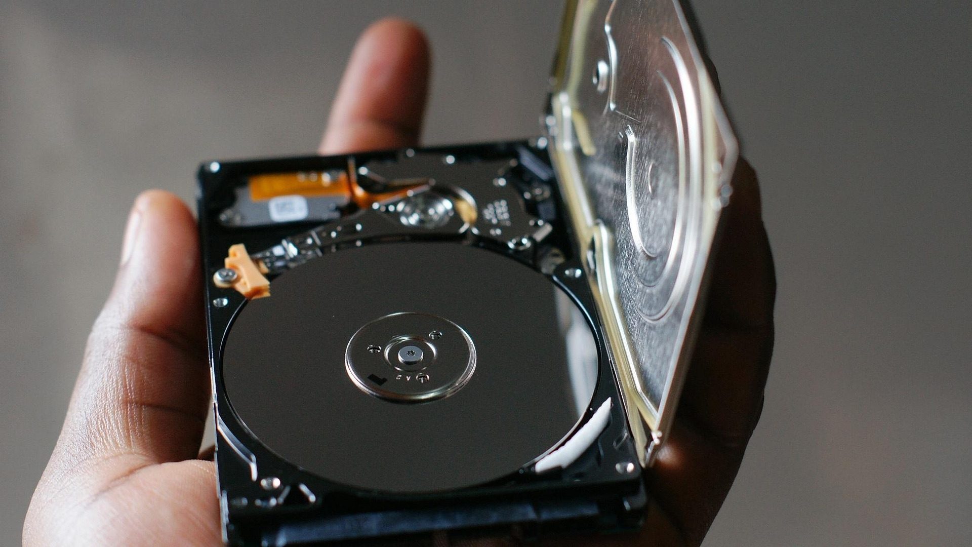 論理障害が起きて復旧したいHDD